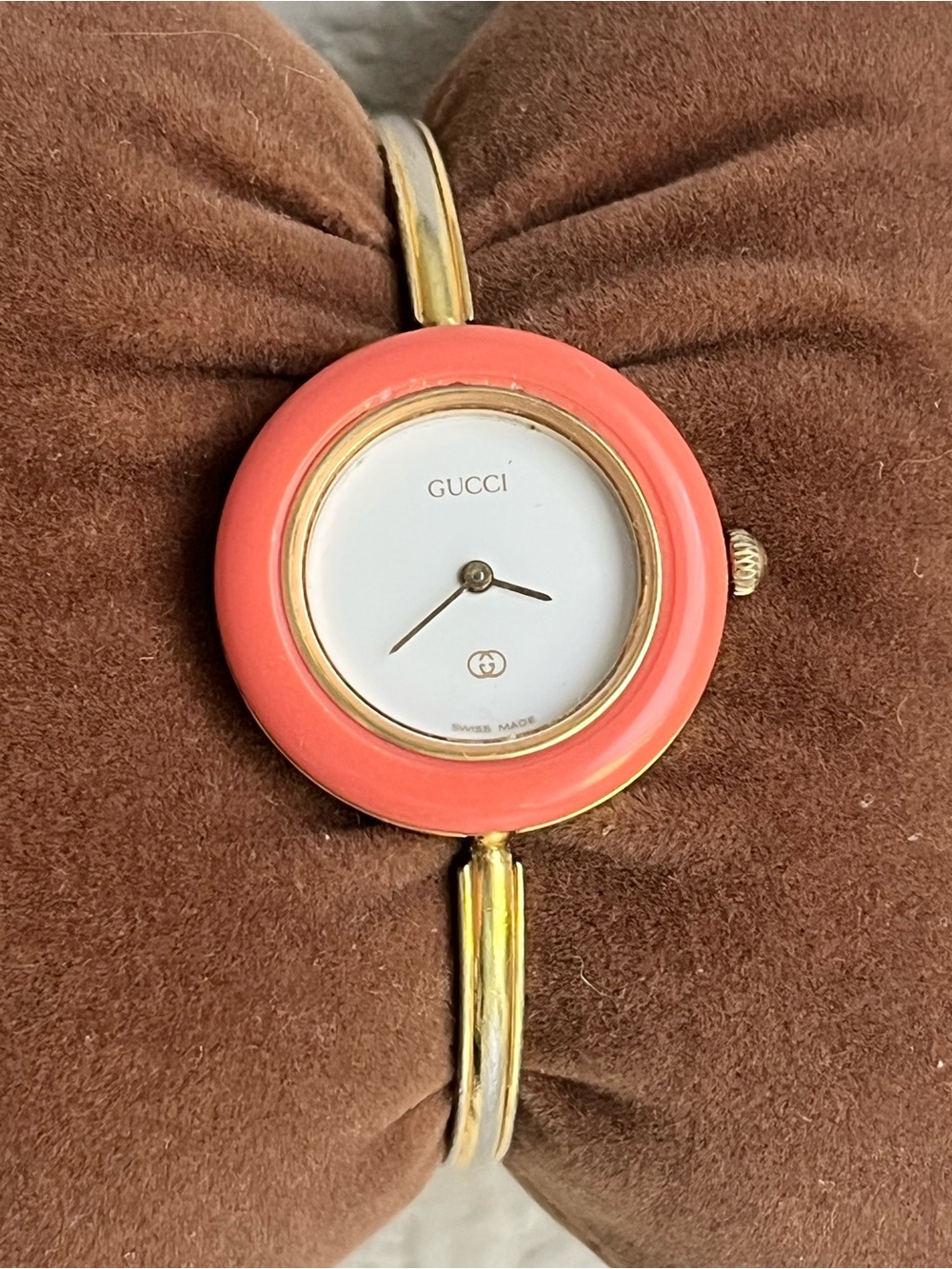 GUCCI 1100L interchangeable bezels Collection, salmon GUCCI BEZEL included.